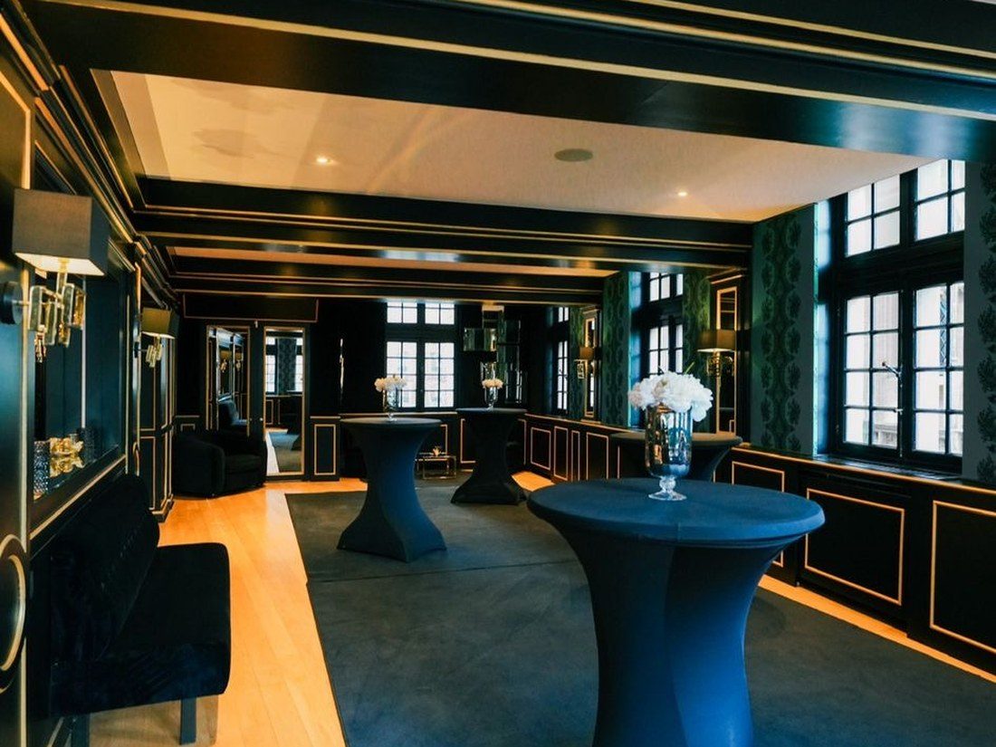 Reception room with tall windows at La Maison du Cygne